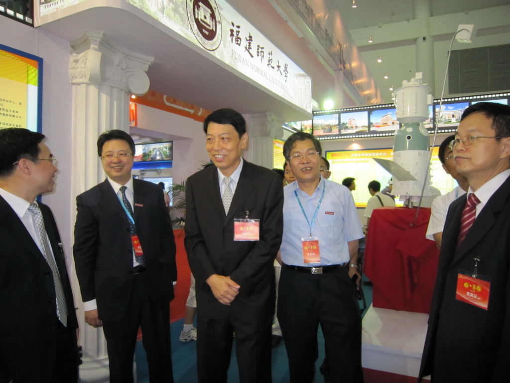 鞠维强厅长到OD(中国)一站式服务平台展馆指导